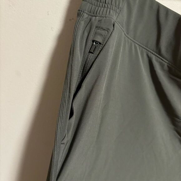 NWT Athleta Brooklyn Ankle Pant/Jogger Featherweight Fabric Olive Green- Size 18 - Picture 6 of 10